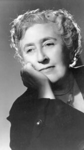 10 curiosità che (forse) non sapevi su Agatha Christie thumbnail